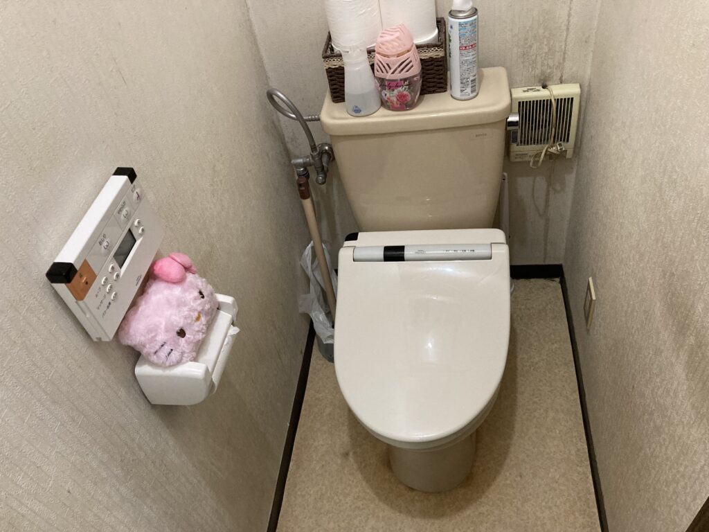 東大阪市戸建て全面改装リフォーム。トイレ施工前