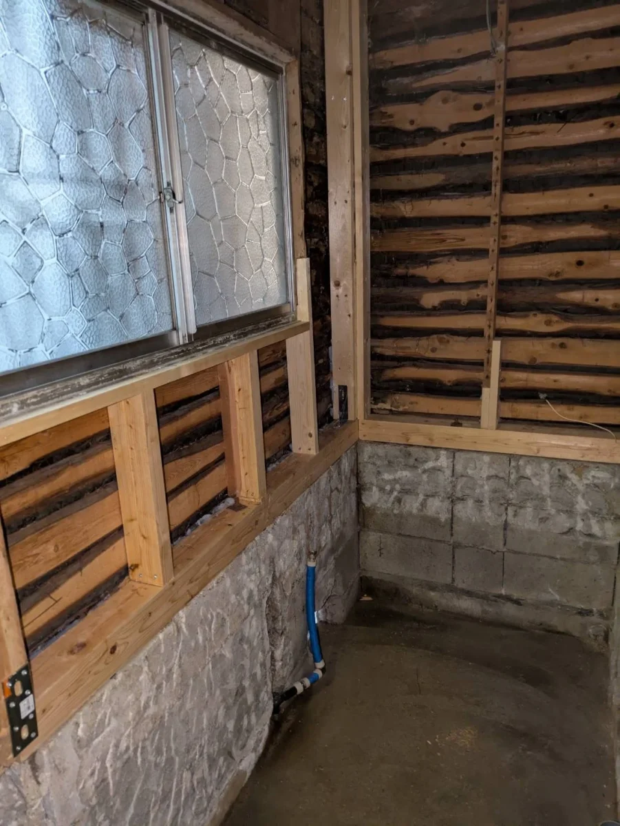 平野区お風呂大工工事後の土台と柱