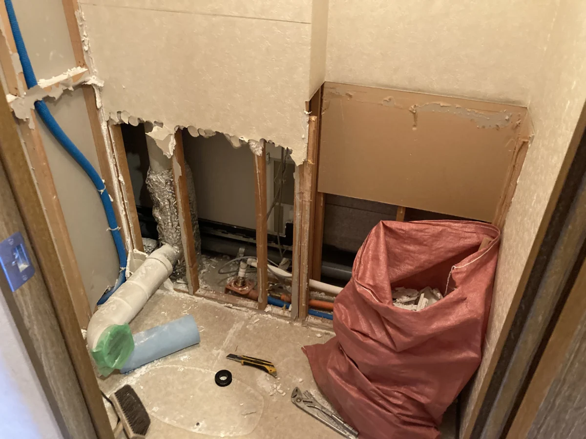 トイレ解体中その１