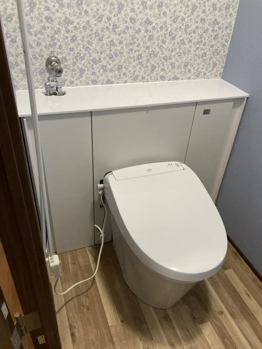 キャビネット天板を加工して取付たLIXIL Jフィット