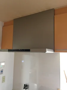 腰痛持ちのお母さんに息子さんからレンジフードのプレゼント｜平野区戸建て住宅