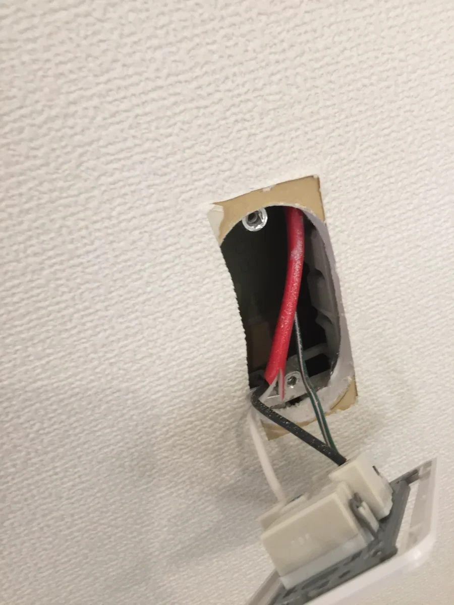 現場調査での下地の確認