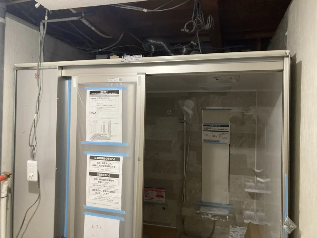 折れ戸ではなく引き戸で出入りしやすいシステムバス