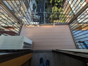 【大阪市西成区】賃貸住宅の原状回復リフォーム｜ベランダデッキの部分交換で費用を抑えるコツ